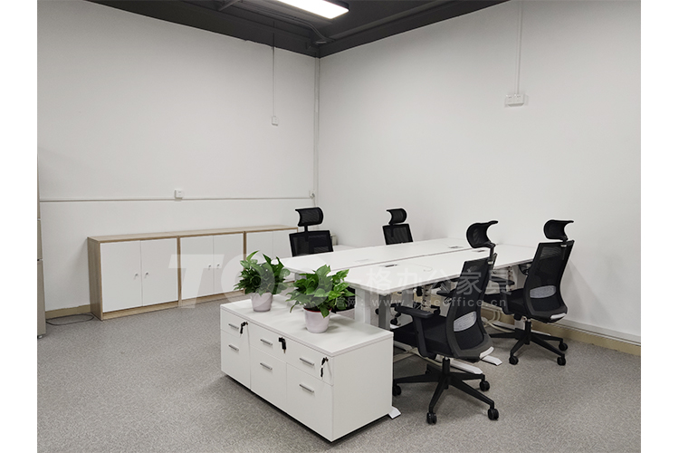 職員辦公空間.jpg 職員辦公空間.jpg