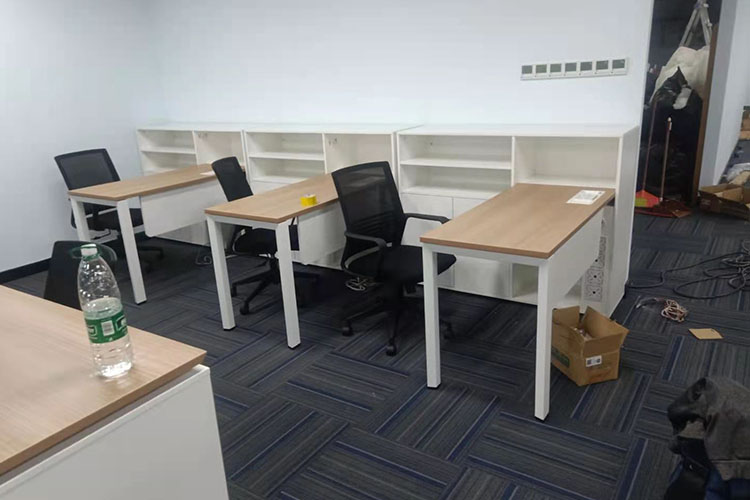 職員辦公桌椅.jpg 職員辦公桌椅.jpg